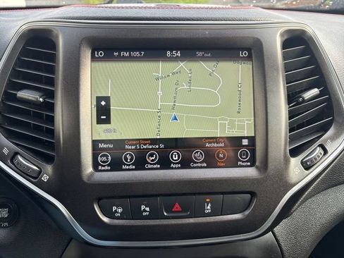 Used 2019 Jeep Cherokee Trailhawk AWD/4WD image 30