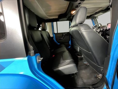 Used 2017 Jeep Wrangler Unlimited Sahara AWD/4WD image 22
