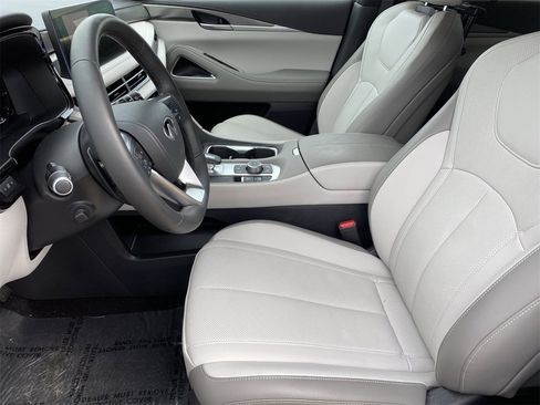 Certified 2026 INFINITI QX60 Luxe w/ Family Package image 21