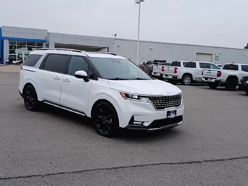 Used 2024 Kia Carnival SX Prestige image 2