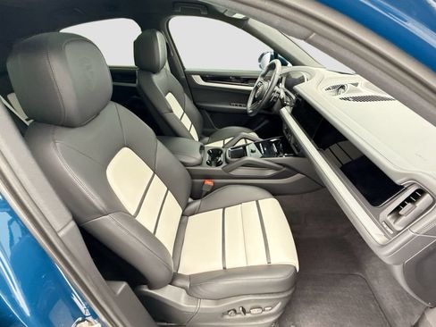 Certified 2026 Porsche Cayenne Coupe AWD/4WD image 21