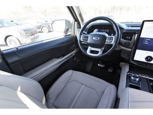 Certified 2023 Ford Expedition Limited image 11