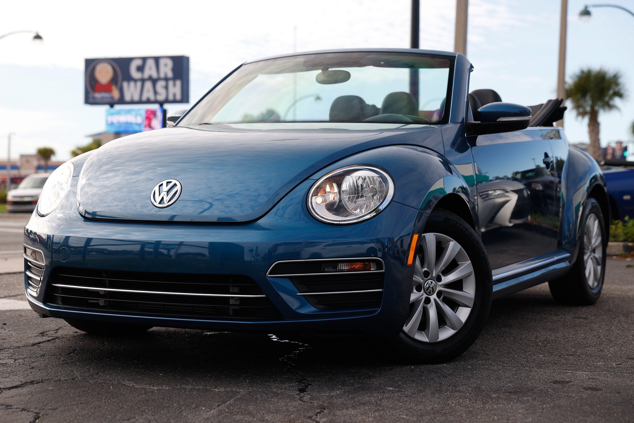Used 2019 Volkswagen Beetle 2.0T S FWD image 1