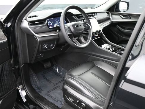 Used 2023 Jeep Grand Cherokee Limited AWD/4WD image 2