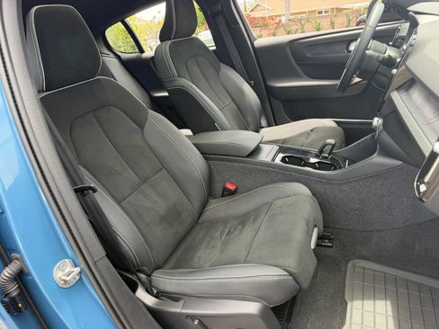 Used 2023 Volvo C40 P8 Recharge Plus w/ Protection Package Premier AWD/4WD image 24