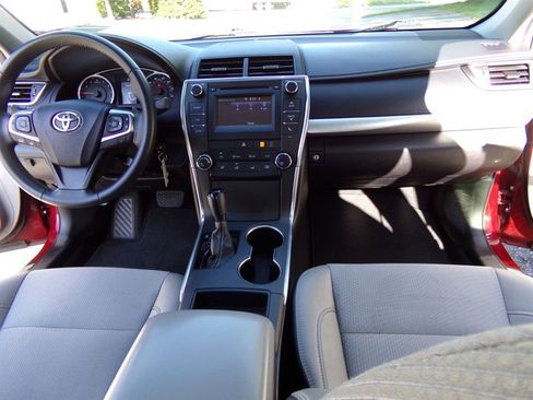 Used 2017 Toyota Camry SE image 28