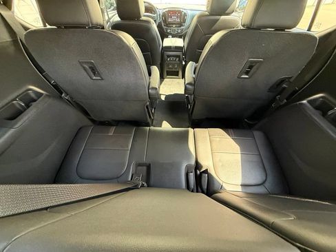 Used 2023 Chevrolet Traverse RS FWD image 38