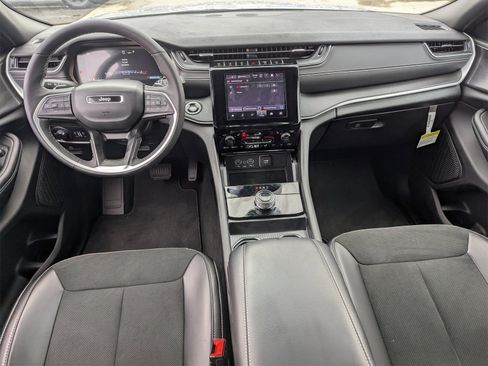 New 2025 Jeep Grand Cherokee L Altitude image 5