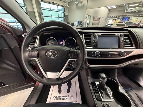 Used 2018 Toyota Highlander XLE FWD image 13