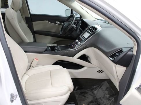 Used 2019 Lincoln Nautilus Reserve FWD image 29