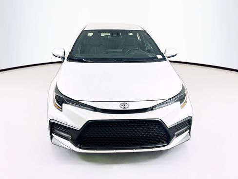 Used 2022 Toyota Corolla SE FWD image 2