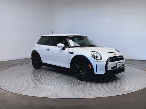 Certified 2024 MINI Cooper SE image 2