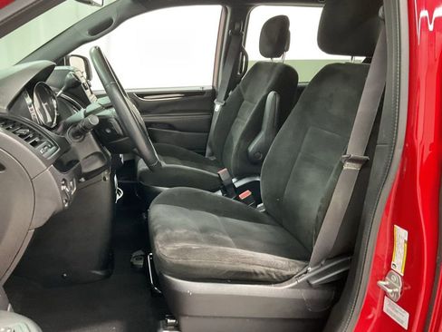 Used 2016 Dodge Grand Caravan SE image 18