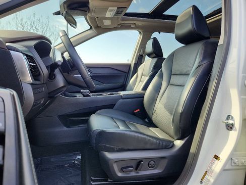 Used 2022 Nissan Rogue SV w/ SV Premium Package image 13