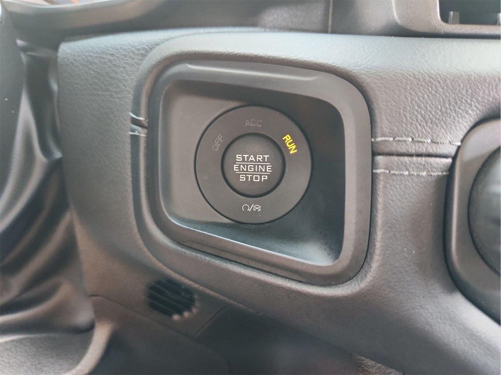 Used 2024 Jeep Gladiator Mojave w/ Convenience Group AWD/4WD image 16