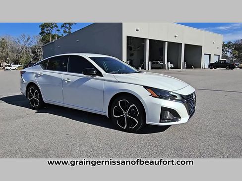 Used 2025 Nissan Altima 2.5 SR image 17