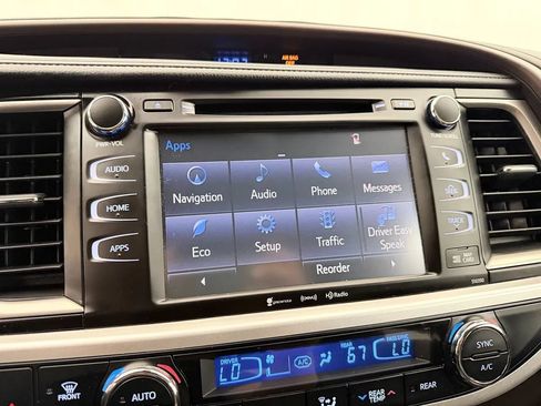 Used 2019 Toyota Highlander XLE AWD/4WD image 21