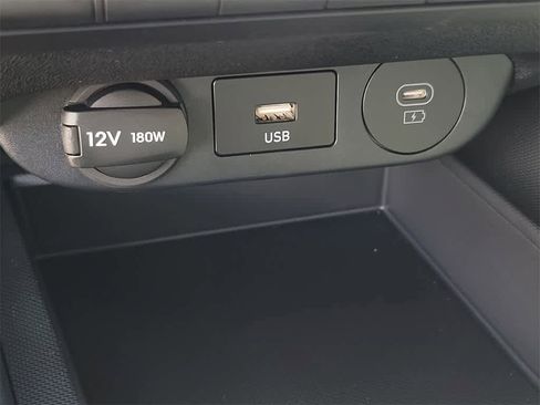 New 2025 Hyundai Elantra SE image 30