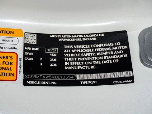 Used 2021 Aston Martin DB11 Coupe image 36