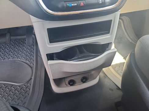 Used 2013 RAM C/V Tradesman image 17