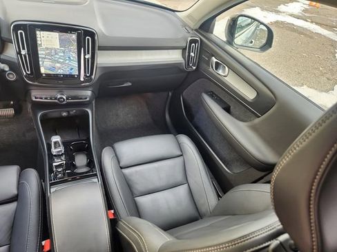 Certified 2025 Volvo XC40 B5 Ultra w/ Climate Package image 12