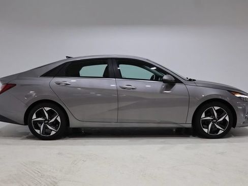 Used 2023 Hyundai Elantra Limited w/ Preferred Accessory Package FWD image 8