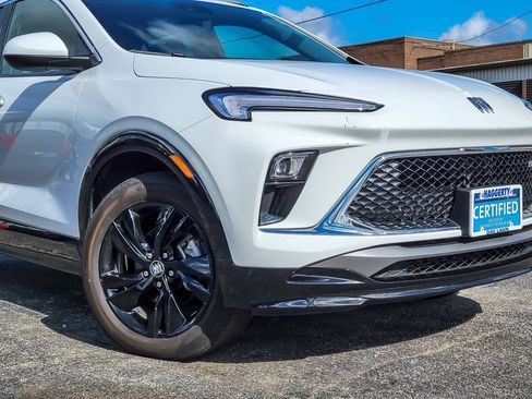 Used 2024 Buick Encore GX Sport Touring image 2