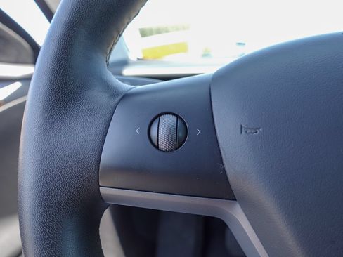 Used 2023 Tesla Model 3 Standard Range RWD image 17