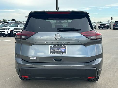 Used 2025 Nissan Rogue SV FWD image 11
