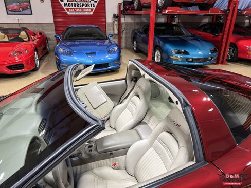 Used 2003 Chevrolet Corvette Coupe w/ Preferred Equipment Group RWD image 38