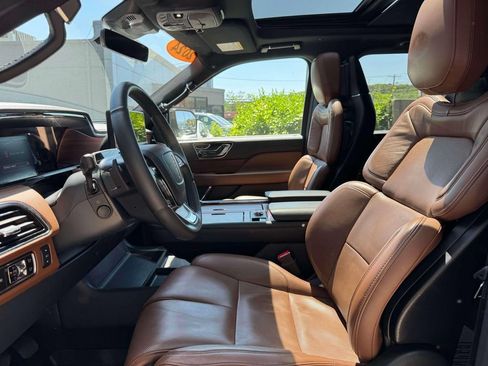 Used 2024 Lincoln Navigator Reserve AWD/4WD image 15