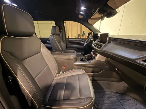 Used 2024 GMC Yukon XL SLT w/ SLT Luxury Package image 31