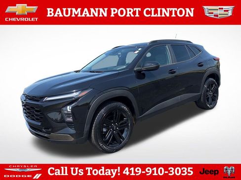 Used 2025 Chevrolet Trax ACTIV w/ Sunroof Package FWD image 3