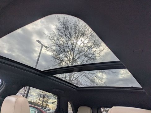 Used 2017 Cadillac XT5 Luxury w/ Driver Awareness Package image 21