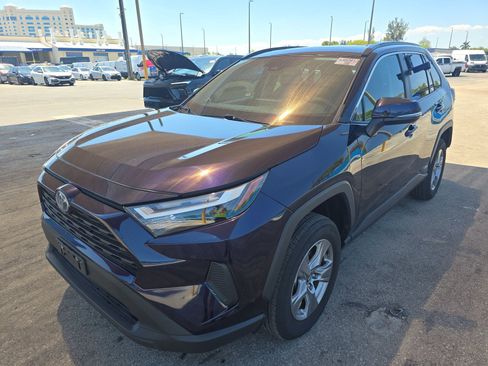 Used 2024 Toyota RAV4 XLE w/ Convenience Package image 2