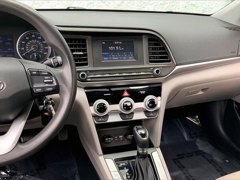 Used 2019 Hyundai Elantra SE image 5
