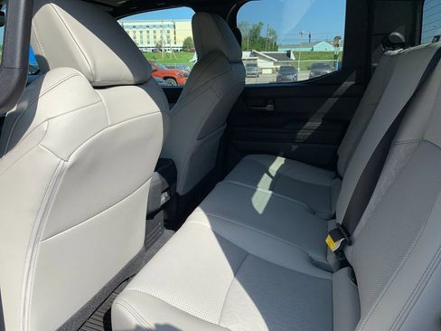 Used 2025 Toyota Tacoma Limited image 14