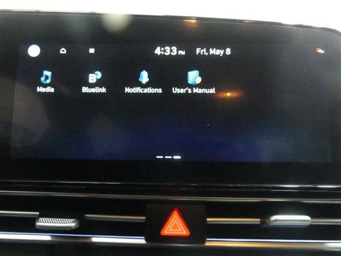 Used 2025 Hyundai Elantra Limited FWD image 42