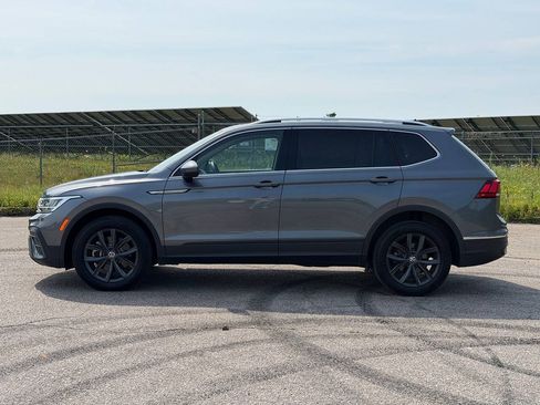Used 2024 Volkswagen Tiguan SE w/ Panoramic Sunroof Package AWD/4WD image 2