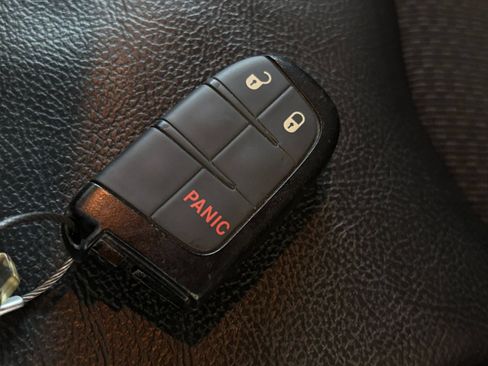 Used 2025 Jeep Compass Trailhawk AWD/4WD image 20