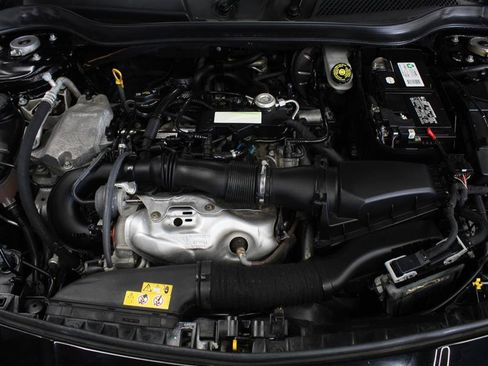 Used 2019 Mercedes-Benz CLA 250 4MATIC w/ Premium Package image 19