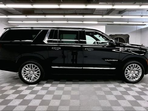 Used 2025 GMC Yukon XL Elevation w/ Elevation Premium Package AWD/4WD image 15