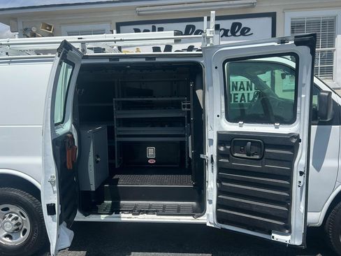 Used 2016 Chevrolet Express 2500 RWD image 19