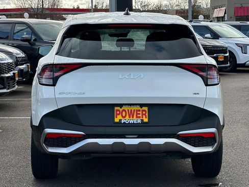 Used 2023 Kia Sportage LX image 5