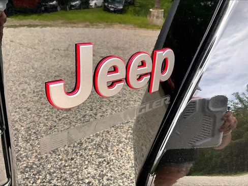 Used 2025 Jeep Wrangler Rubicon AWD/4WD image 33