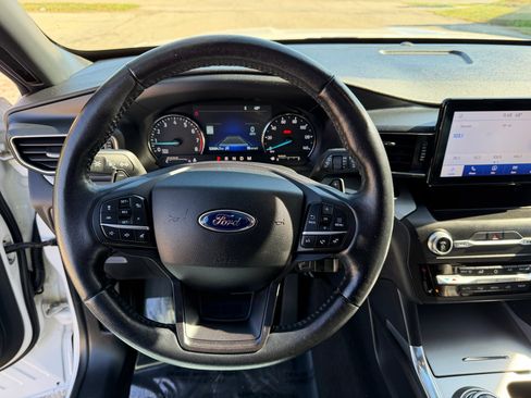 Used 2020 Ford Explorer XLT w/ Equipment Group 202A image 18