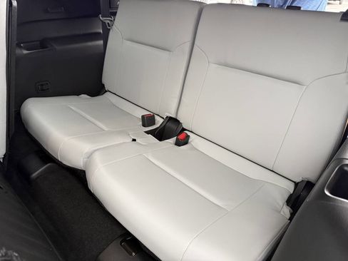 Used 2025 Mitsubishi Outlander SE AWD/4WD image 17