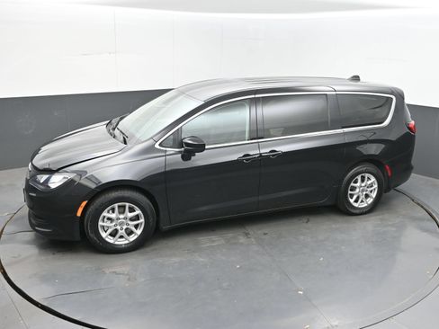 Used 2023 Chrysler Voyager LX FWD image 32