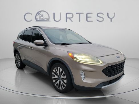 Used 2020 Ford Escape Titanium AWD/4WD image 4