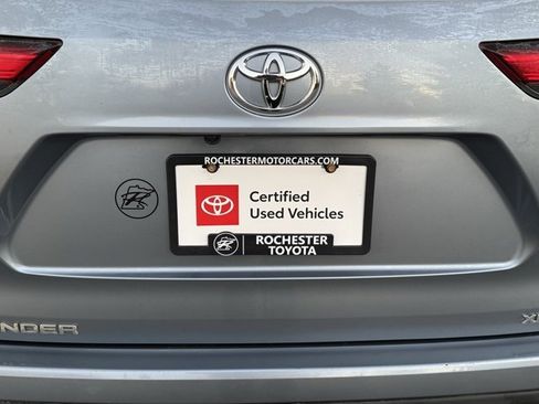 Certified 2022 Toyota Highlander XLE image 49
